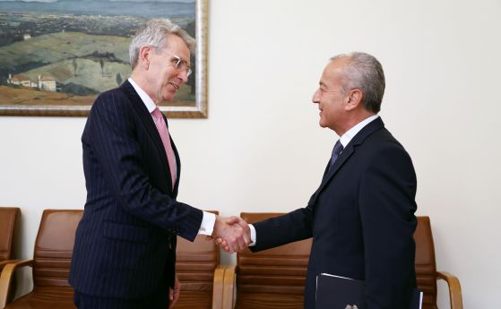 Премиерът Гълъб Донев обсъди интерконектора и износа на ток с помощник-държавния секретар на САЩ Джефри Паят