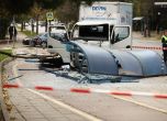 19-годишно момиче загина, след като товарен камион удари спирка на градския транспорт в София
