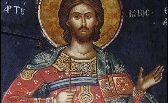 Свети Артемий бил посечен с меч