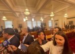 Даниел Митов отказа да седне на масата и настоя да говори с гръб към лидерите на ПП Кирил Петков и Асен Василев