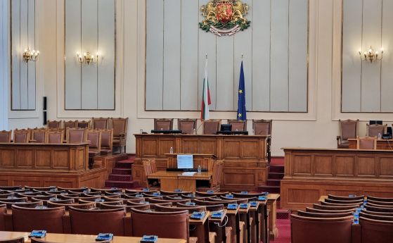 Парламентът остава без председател и днес