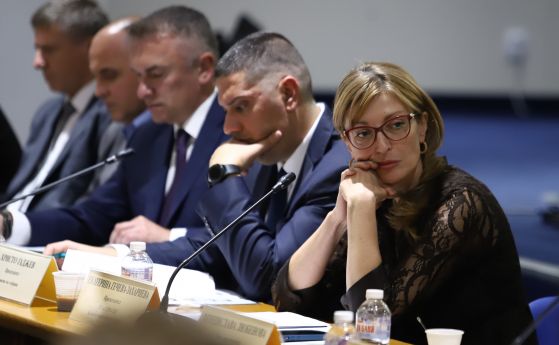 Председателите на комисиите по външна политика и отбрана Екатерина Захариева и Христо Гаджев от ГЕРБ