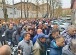 Сърби излязоха на протест в Косовска Митровица заради забраната на регистрационни табели от Сърбия