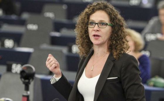 Евродепутат: Всички държави от ЕС използват шпионски софтуер
