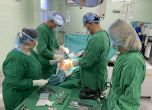 Операция на лекари от две болници ще позволи на възрастен мъж да живее без болка