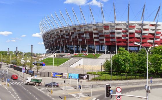Най-големият стадион в Полша беше затворен