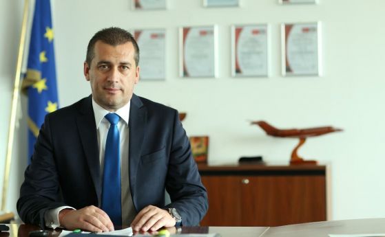 Българските ръководители на полети обслужват 900 000 самолета на година