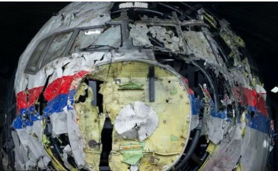 Двама руснаци и един украинец са виновни за катастрофата с малайзийски боинг, свален с ракета 'Бук'