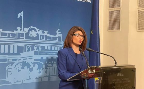 Атанасова с ултиматум към парламента: Среща с ГЕРБ или избори