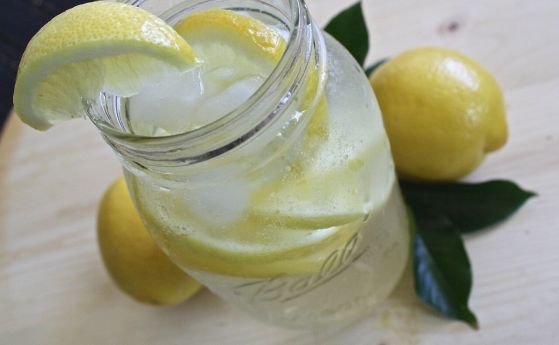 Вода с лимон: обостря гастрита, но пази от камъни в бъбреците
