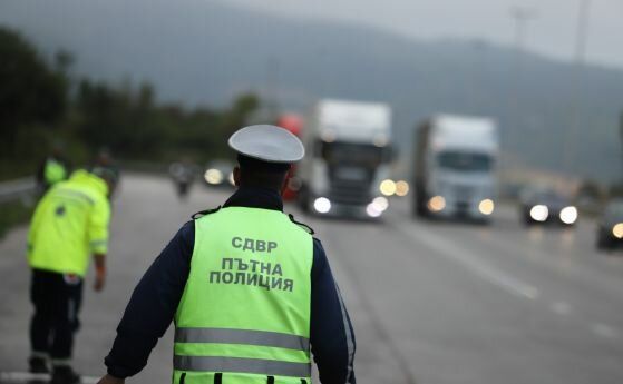 Заловиха 13 нелегални мигранти в товарен камион на входа на София (обновена)