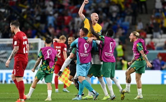 Австралия шокира Дания и е на 1/8-финал, Тунис взе пирова победа срещу Франция
