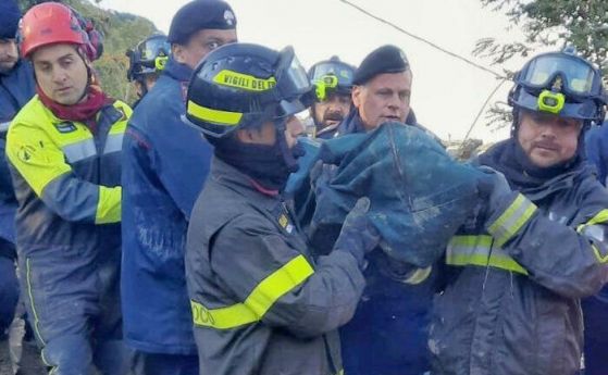 11-а жертва на свлачището в Италия: тялото на жена открито на улица в Казамичола