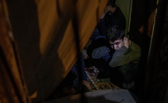 Група от 12 мигранти са задържани на автомагистрала 
