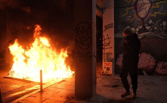 Ранени полицаи и арестувани демонстранти при сблъсъци в Атина и Солун