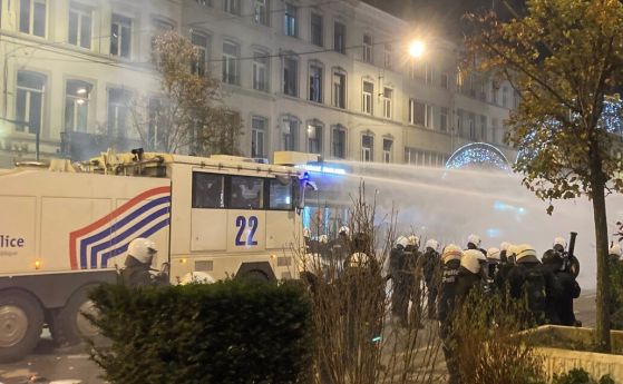 Безредици в Брюксел след мача Франция - Мароко, полицията използва водно оръдие (обновена, видео)