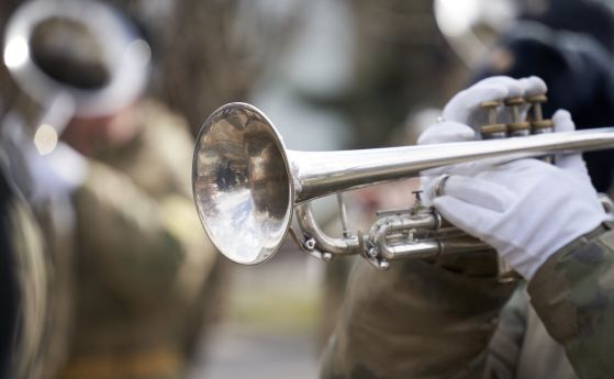 Русия праща музиканти на фронта, за да повдигат бойния дух на армията