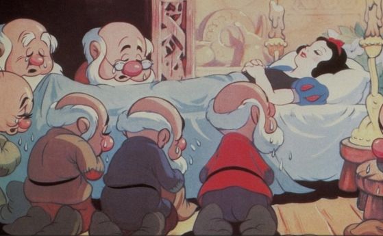 На 21 декември, 1937 се ражда първият анимационен мюзикъл "Снежанка и седемте джуджета" на Дисни