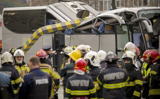 Един загина, 22 ранени в катастрофа на гръцки автобус в центъра на Букурещ