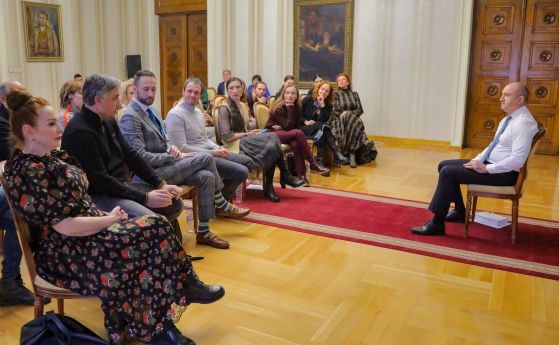 Президентът Радев се срещна с представители на трупата на Народния театър