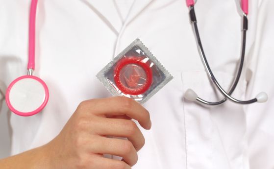 Франция дава от днес безплатни кондоми на младежите до 26 години