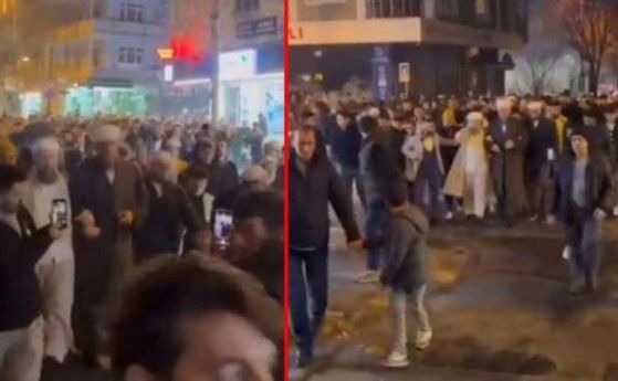 Консервативни мюсюлмани излязоха на поход срещу празнуването на Нова година в Истанбул