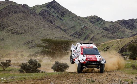 Toyota доминира в етап 2 на рали Дакар 2023