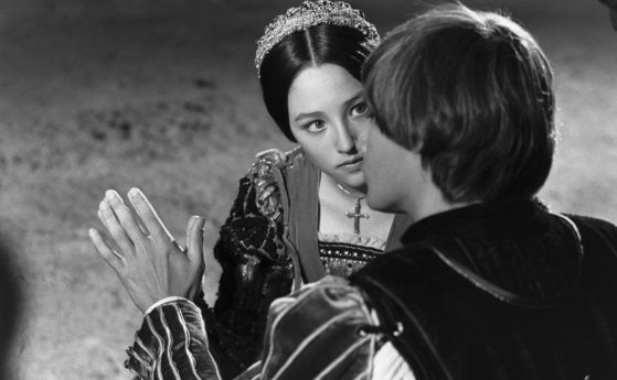 Ромео и Жулиета съдят ''Парамаунт'' за сексуална експлоатация в креватната сцена от 1968 г.