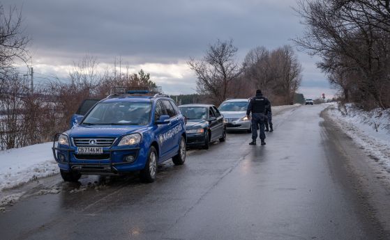 Задържаният на магистрала Тракия полицай и друг път е превозвал мигранти