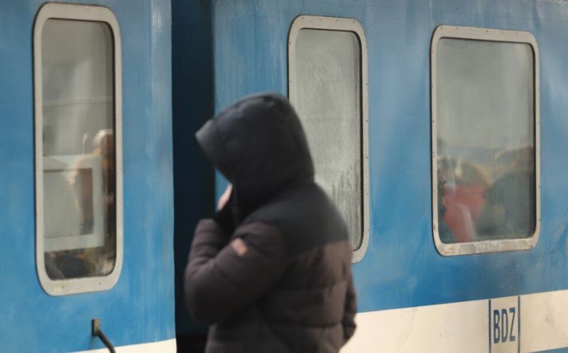 Пожар е избухнал в пътническия влак № 2612 от Варна за София.
Инцидентът е