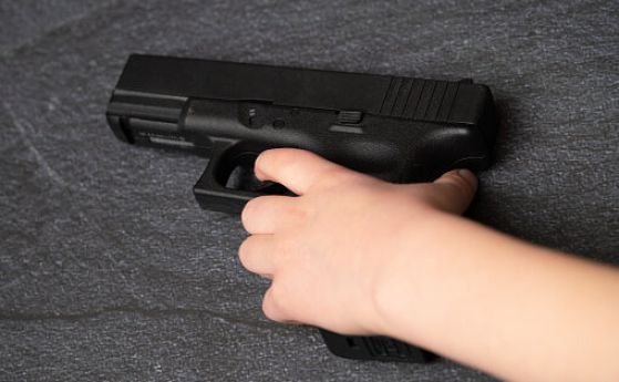 Шестгодишно момче бе задържано в САЩ след стреля по учителката си