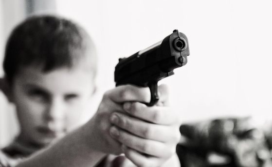 Шестгодишен ученик простреля умишлено учителката си в американския щат Вирджиния Жената
