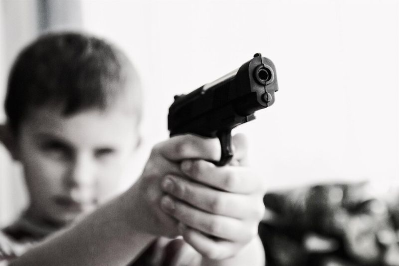 Шестгодишен ученик простреля умишлено учителката си в американския щат Вирджиния.
Жената
