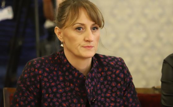 Министърът на околната среда и водите Росица Карамфилова издаде заповедите