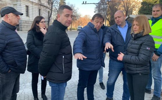 Фандъкова: Жълтите павета пред парламента бяха наредени безобразно