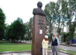 Няма пари в бюджета. Отложиха демонтажа на паметника на Леонид Брежнев в родния му град Камянске