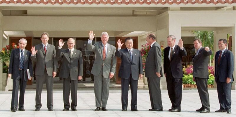 Първата среща на върха на Г-8 през XXI век се