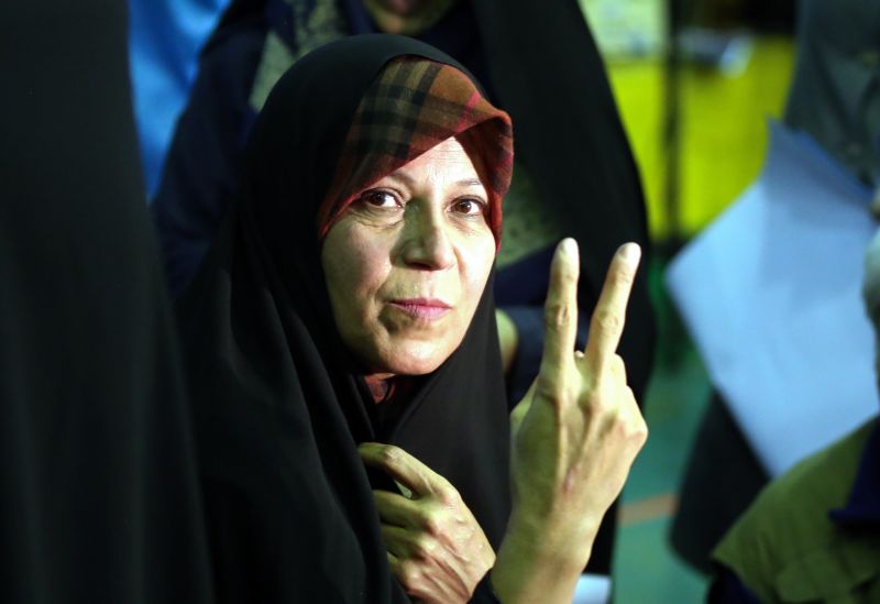 На пет години затвор беше осъдена дъщерята на бивш ирански президент