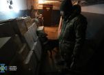 Контраразузнаването с хайка в правителствения квартал на Киев, полицаи и кучета търсят оръжие и експлозиви