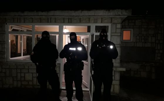 Арестуваха жена, принуждавала българи да просят в Швеция