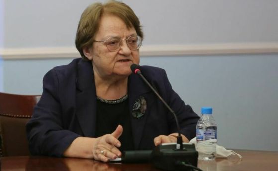 Проф. Аргирова: Атакувайте веднага коктейла от грипни вируси, има лекарства