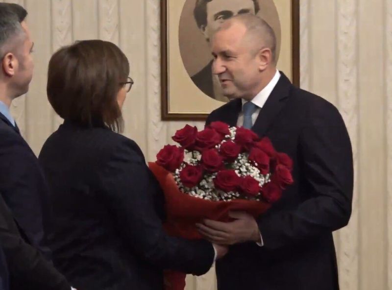 Президентът Румен Радев връчи третия проучвателен мандат за съставяне на