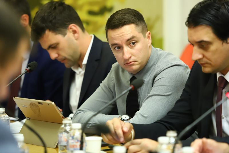 Независимият депутат Явор Божанков поиска оставката на лидера на Възраждане