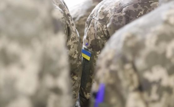 Група от 100 украински военнослужещи пристигна в САЩ за обучение