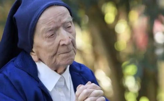 След две световни войни и 27 френски президенти: на 118 г. почина сестра Андре - най-възрастният човек в света