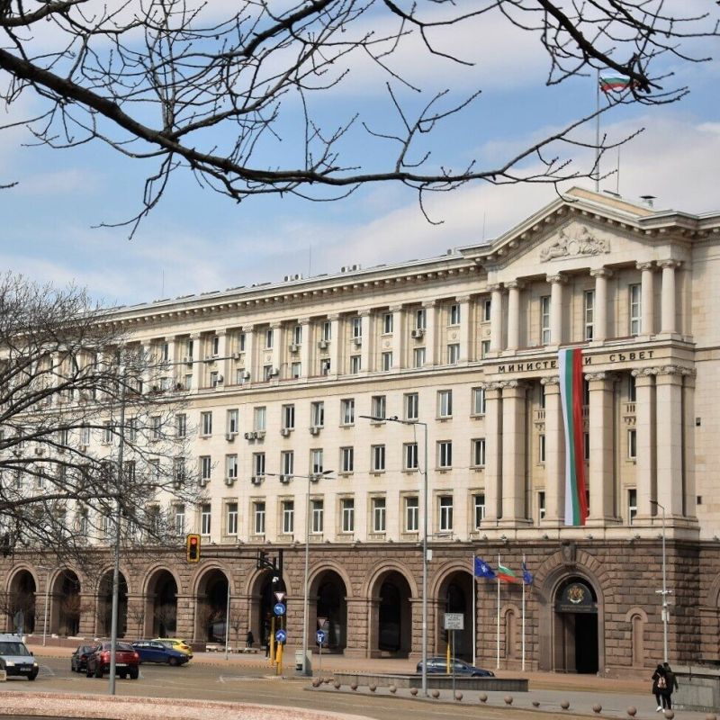 Бурният южен вятър отнесе част от покрива на Министерския съвет,