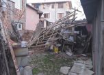 Възрастна жена е паднала при опит да оправи покрива си във Враца
