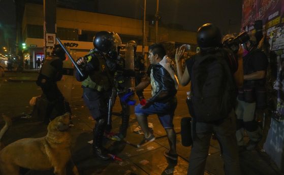 Поредна нощ на протести в Перу, десетки са арестувани