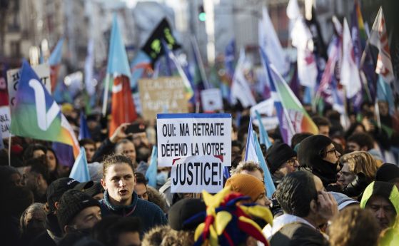Многохиляден протест в Париж срещу пенсионната реформа
