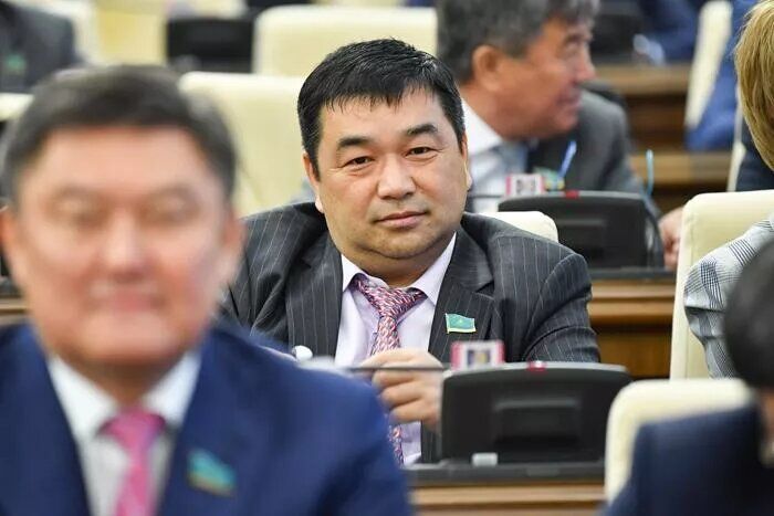 Депутатът от парламента на Казахстан – Мажалиса Азамат Абилдаев беше